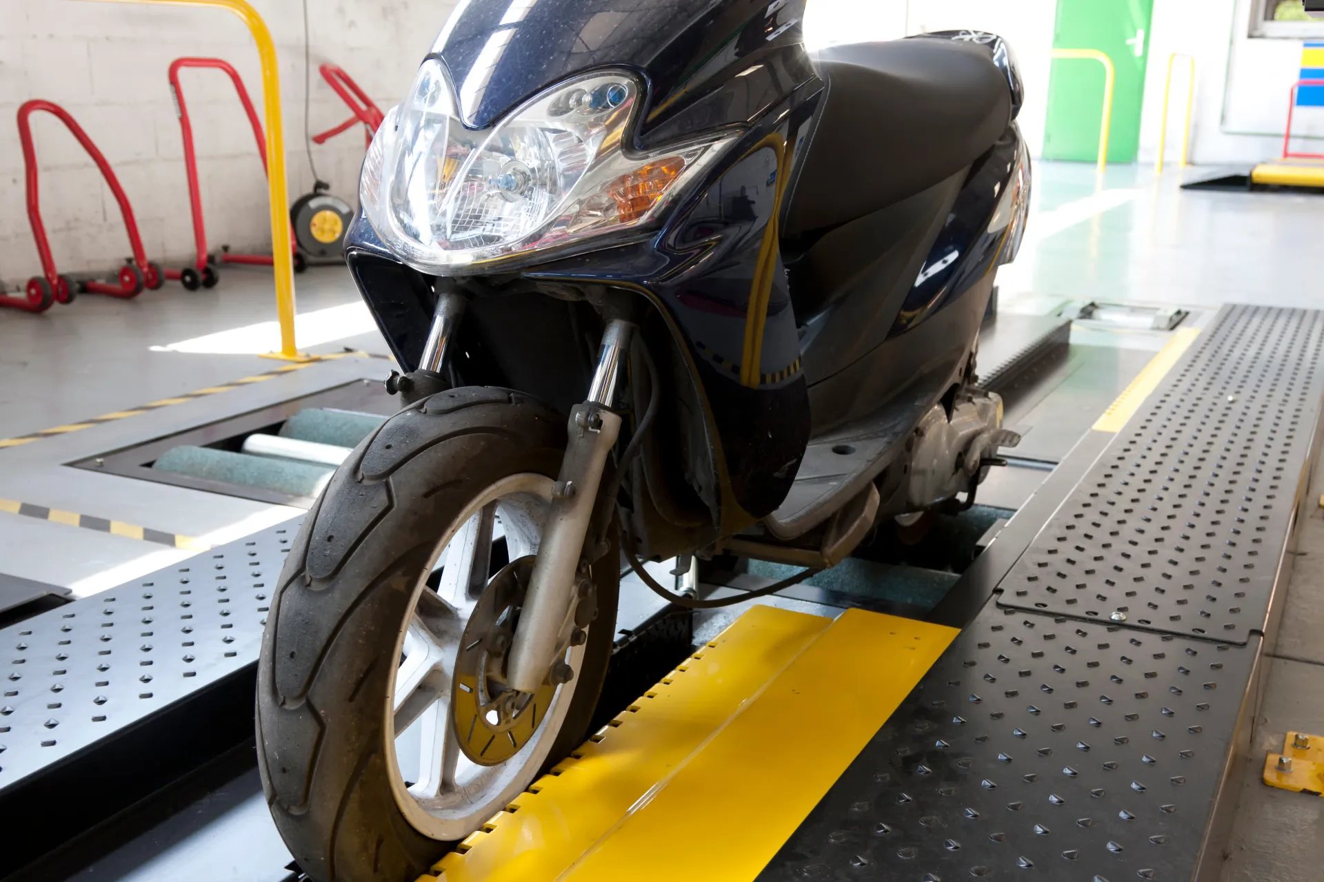 Scooter sur banc de test mécanique